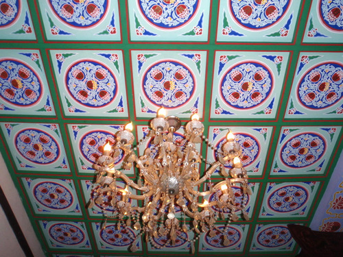 Xian Buddhist Temple roof color and art.